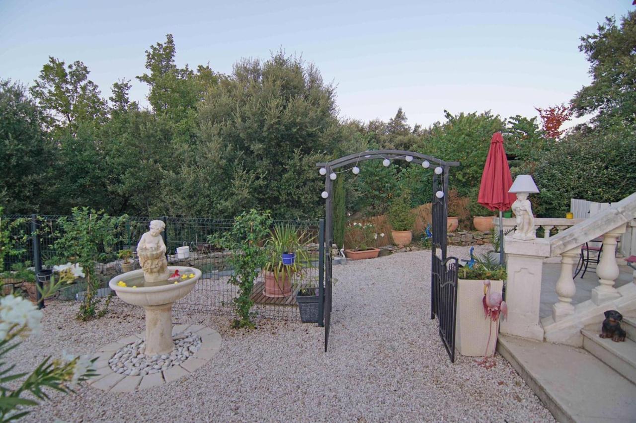 Chez Amali - Stielvolle Ferienwohnung In Der Provence Mit Terrasse Brignoles Exterior photo