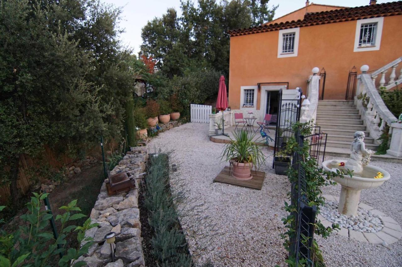 Chez Amali - Stielvolle Ferienwohnung In Der Provence Mit Terrasse Brignoles Exterior photo