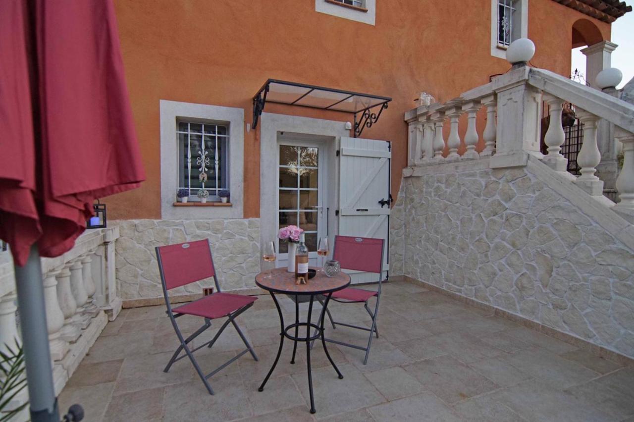 Chez Amali - Stielvolle Ferienwohnung In Der Provence Mit Terrasse Brignoles Exterior photo